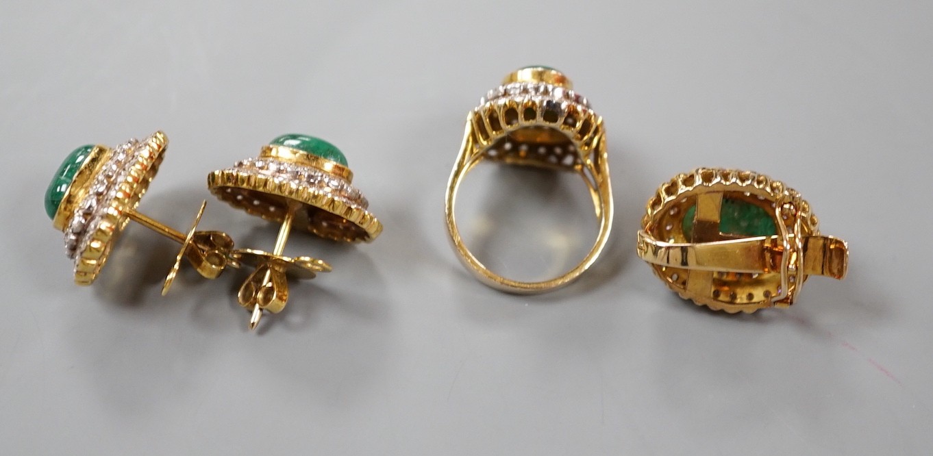 A modern suite of yellow metal, cabochon emerald and diamond cluster set jewellery, comprising a ring, size M, pair of earrings, 20mm and a pendant, gross weight 24.3 grams.